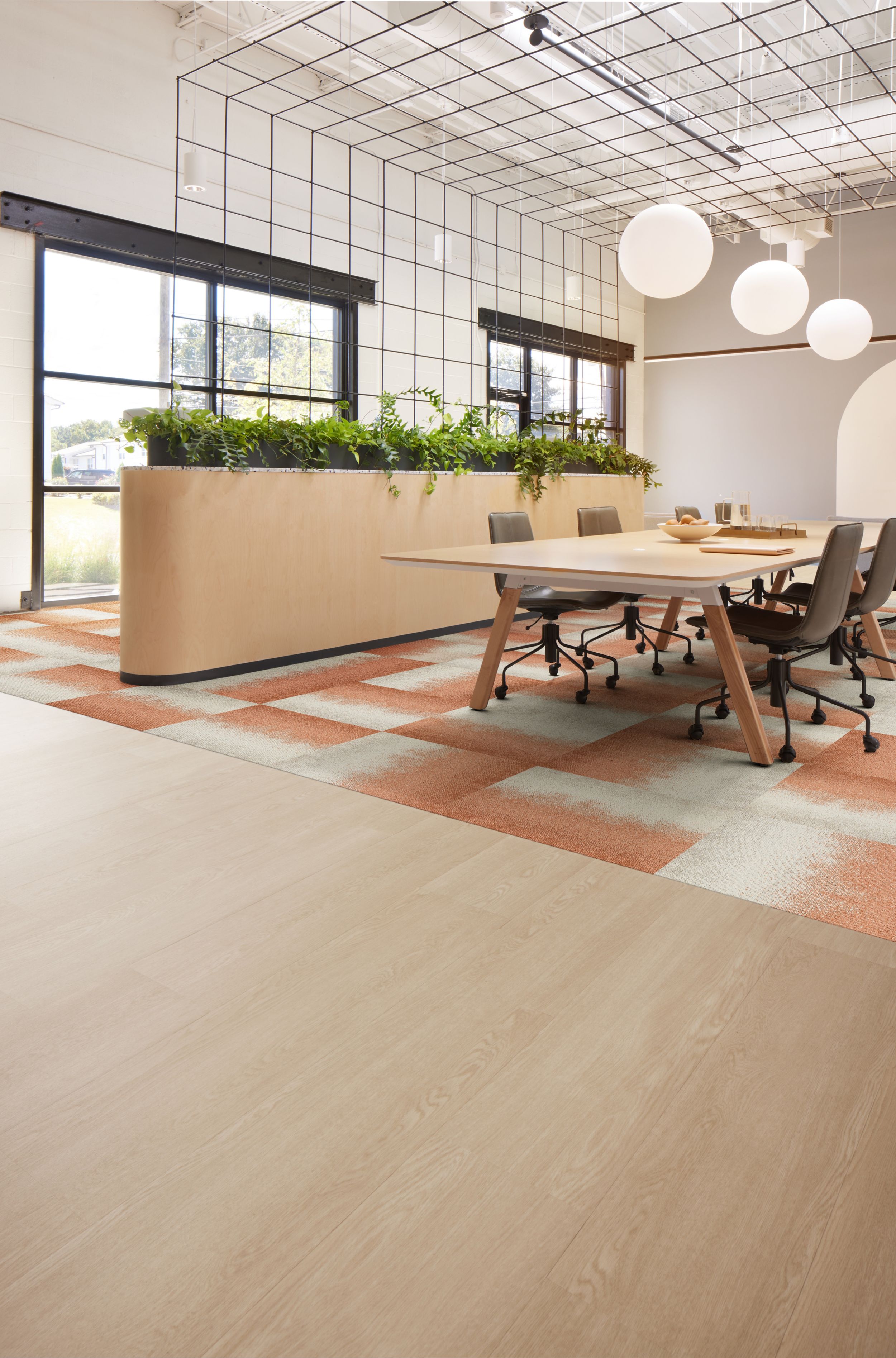 LVT: Northern Grain, Natural Satin, Ashlar Carpet: CE200, Consider/Escape, Non Directional número de imagen 4